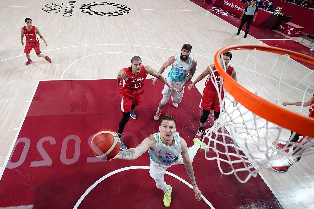 全球篮球赛事吸引众多球迷狂热追捧 全球篮球赛事吸引众多球迷狂热追捧