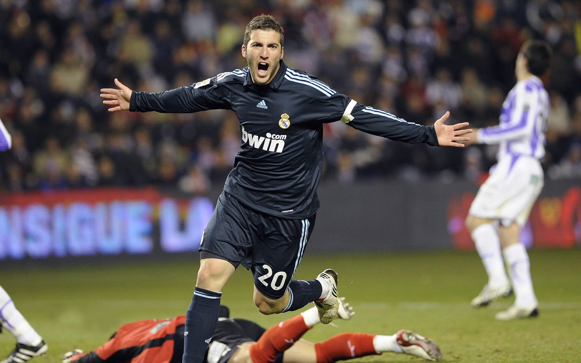 东决关键战焦点战，加纳速胜尼斯的战术启示