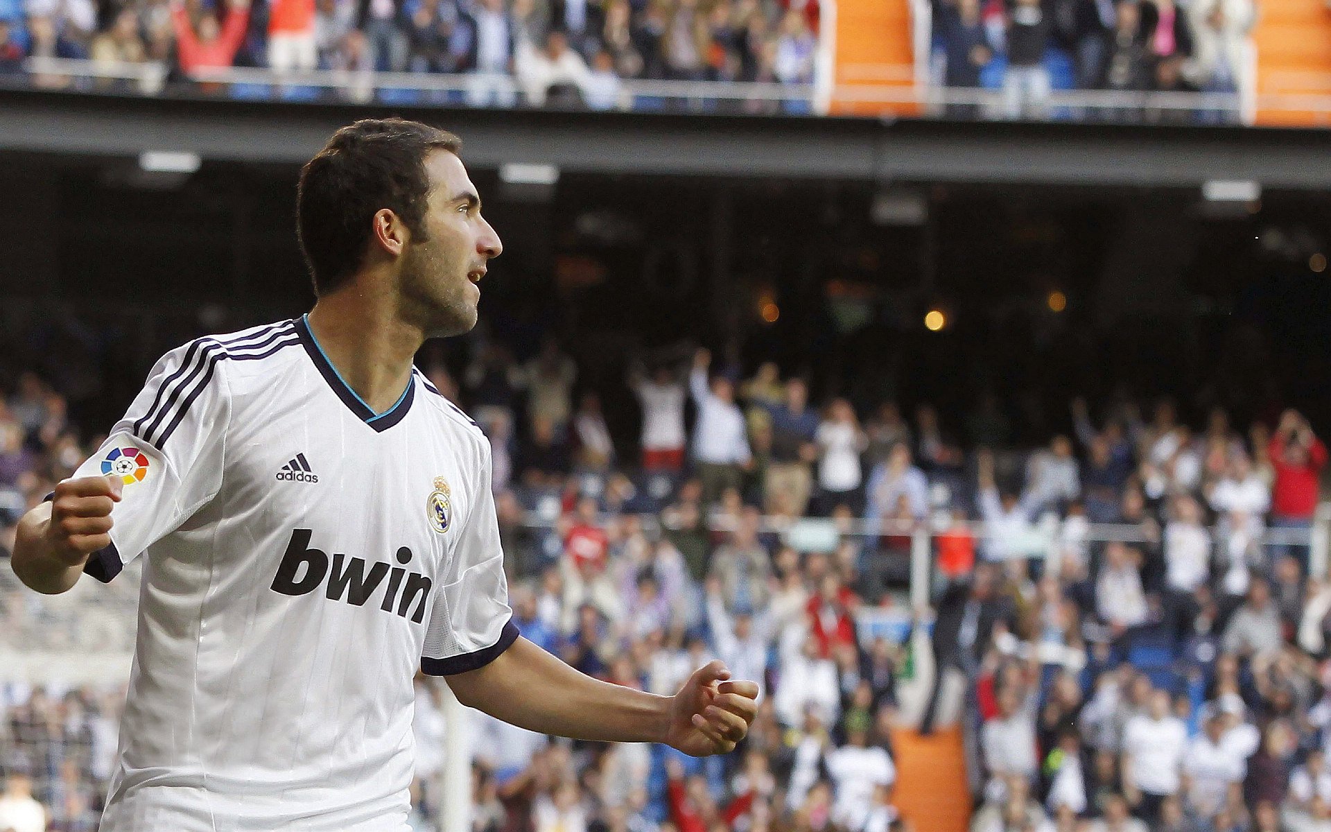 年度焦点之战之夜,字母哥关键节点连续得分,铸就传奇时刻