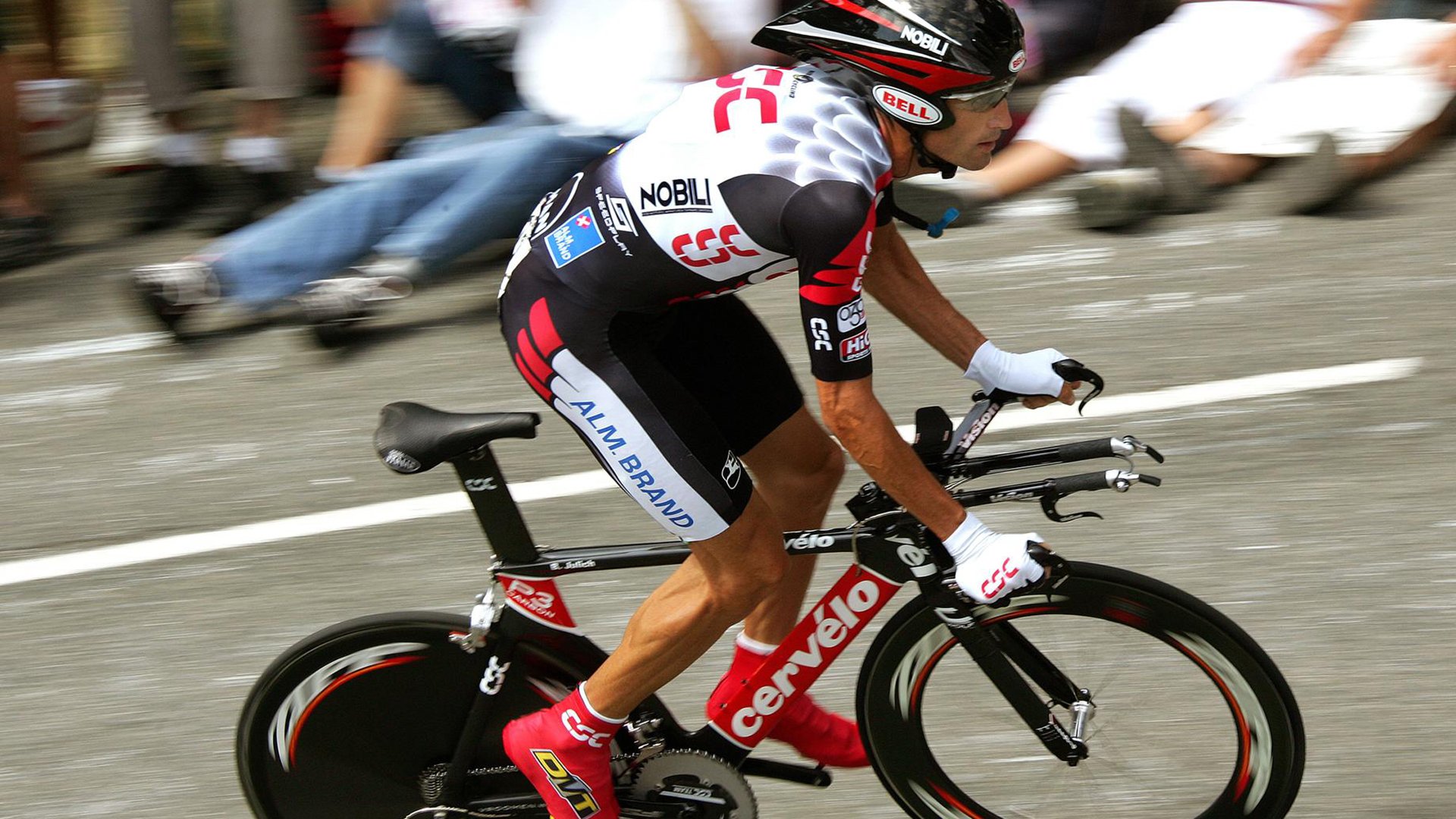 浓眉肆虐禁区如入无人之境，骑士鏖战加时险胜掘金