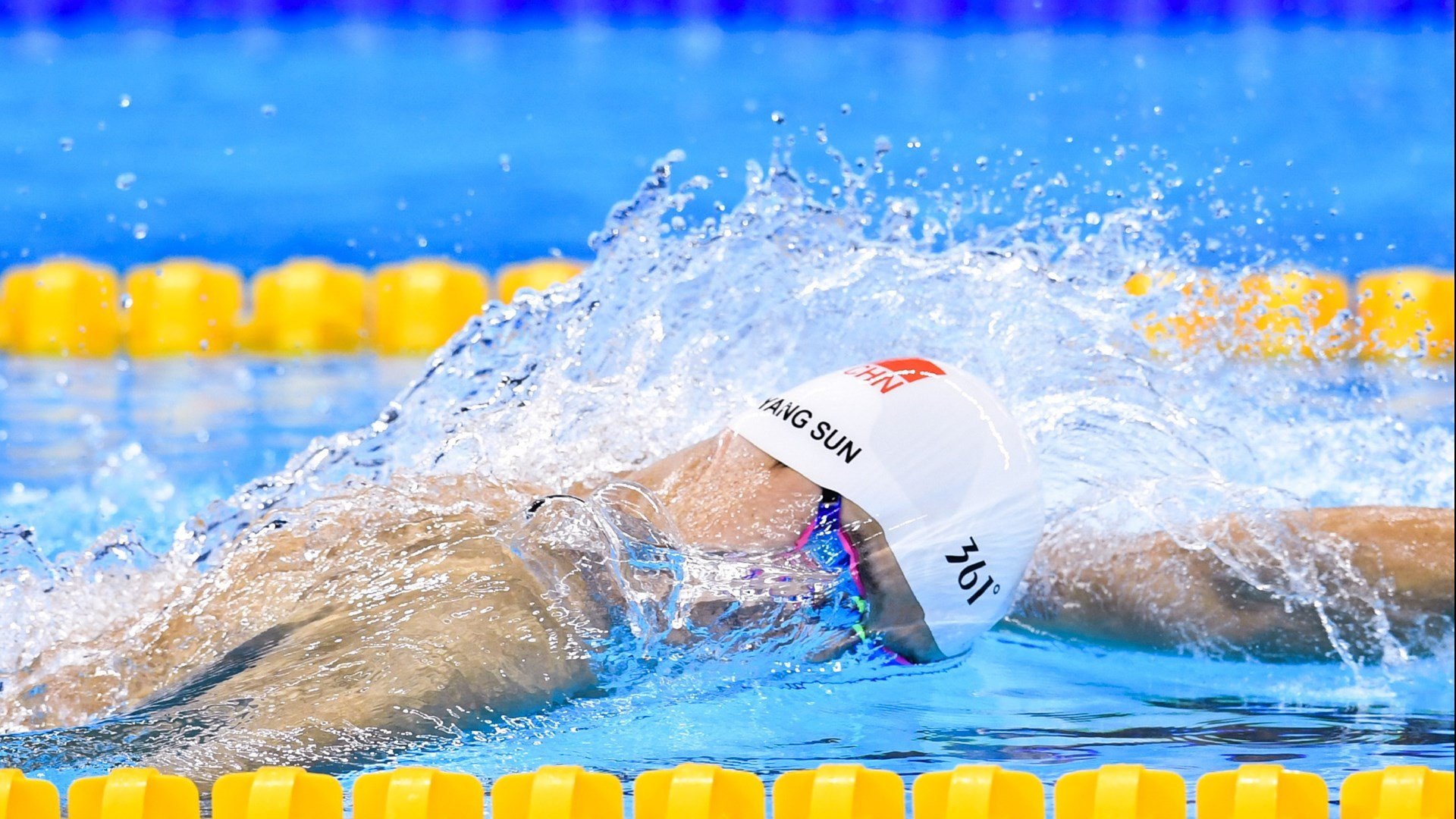 莱万独扛红黑军，圣西罗见证史诗逆转—AC米兰绝境重生记